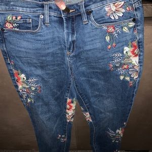 Women’s BLANK NYC embroidered jeans size 28